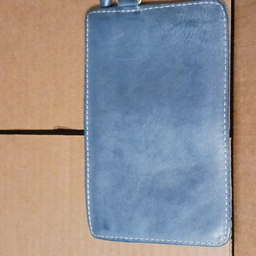 Portland Leather Adrianna Pouch. EUC.  Indigio color - Picture 5 of 7